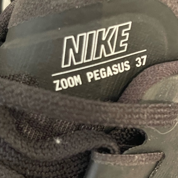 NWOT Nike Air Zoom Pegasus 37, Black Size 8 - Picture 10 of 12